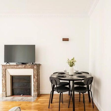 The Square, Paris-Asnieres, Private Apartment With Bedroom And Living Room Bagian luar foto
