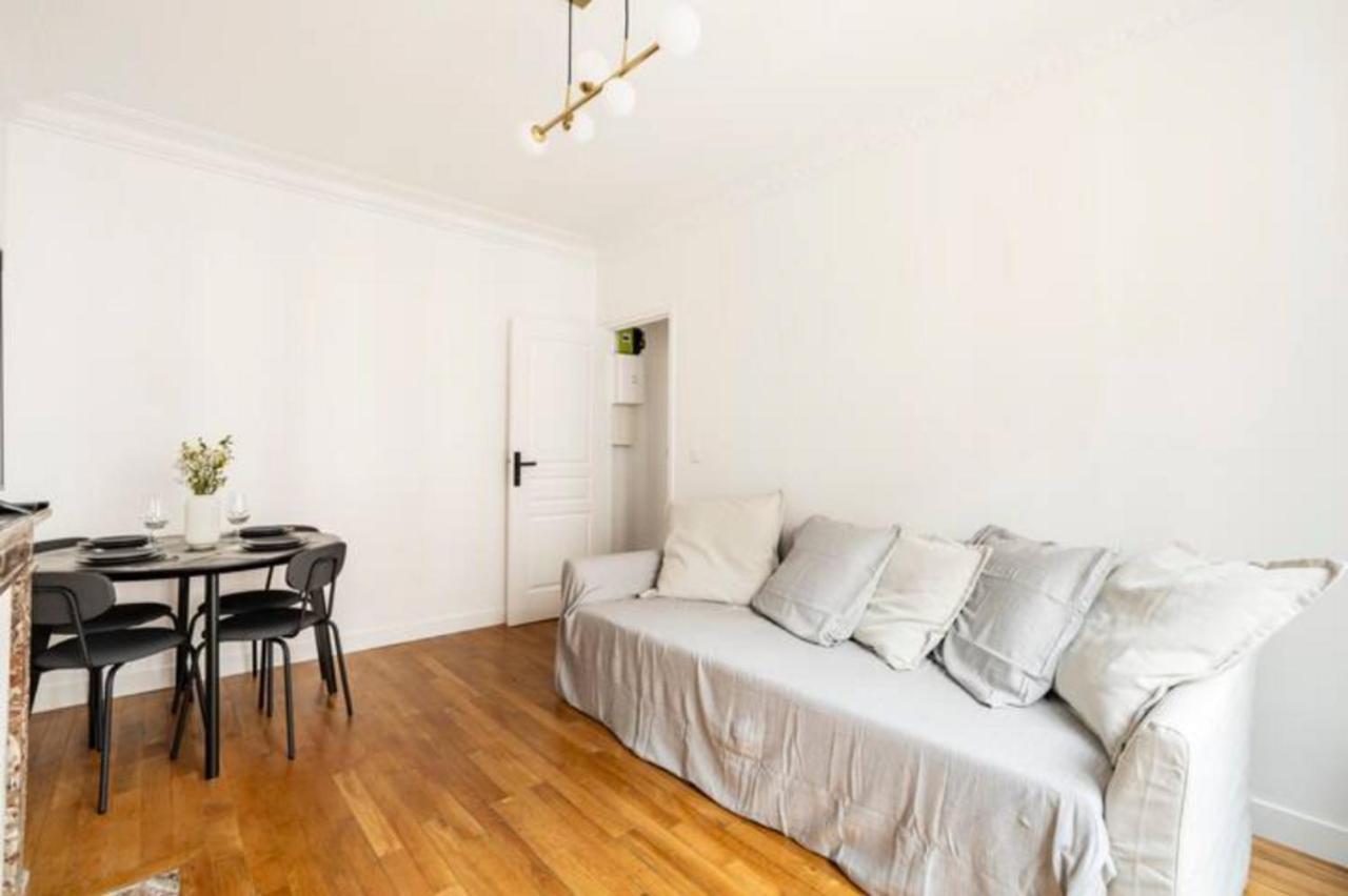 The Square, Paris-Asnieres, Private Apartment With Bedroom And Living Room Bagian luar foto
