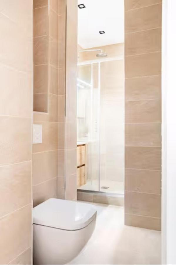 The Square, Paris-Asnieres, Private Apartment With Bedroom And Living Room Bagian luar foto