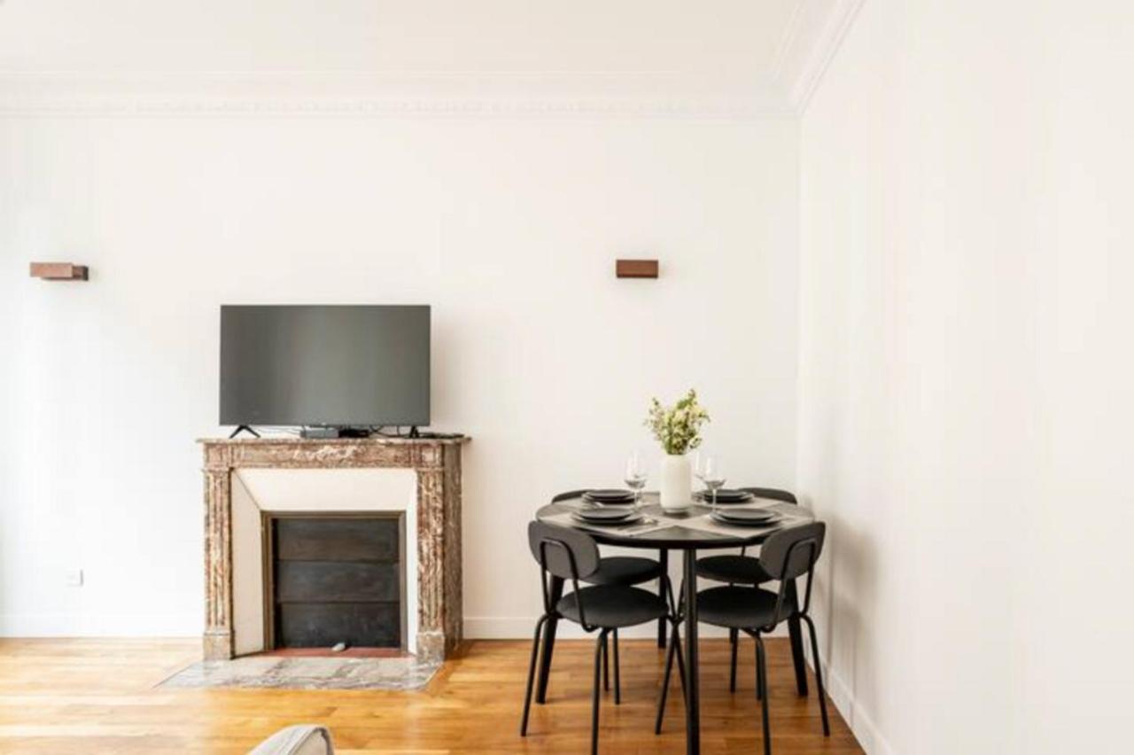 The Square, Paris-Asnieres, Private Apartment With Bedroom And Living Room Bagian luar foto