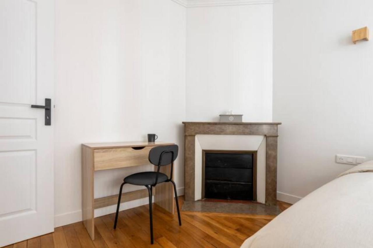 The Square, Paris-Asnieres, Private Apartment With Bedroom And Living Room Bagian luar foto