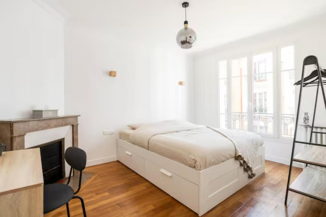The Square, Paris-Asnieres, Private Apartment With Bedroom And Living Room Bagian luar foto