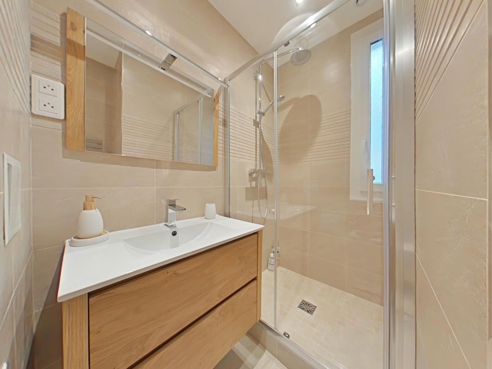 The Square, Paris-Asnieres, Private Apartment With Bedroom And Living Room Bagian luar foto